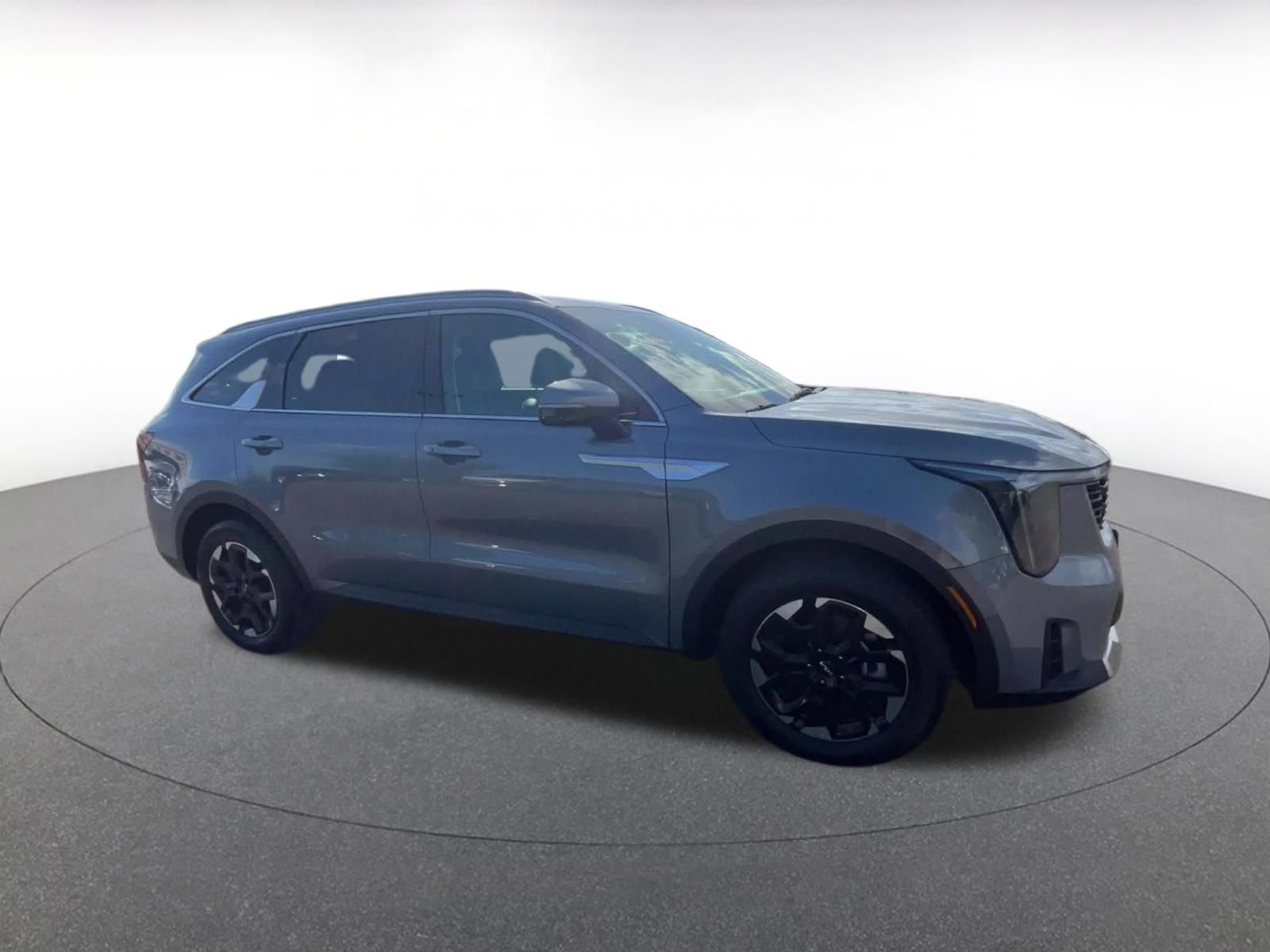 Used 2024 Kia Sorento S FWD image 2