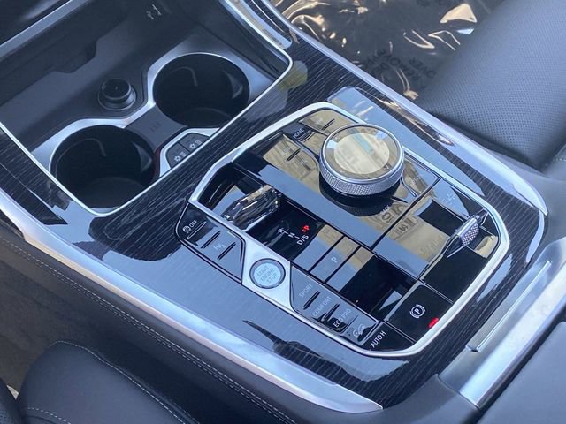 Used 2025 BMW X7 M60i image 20
