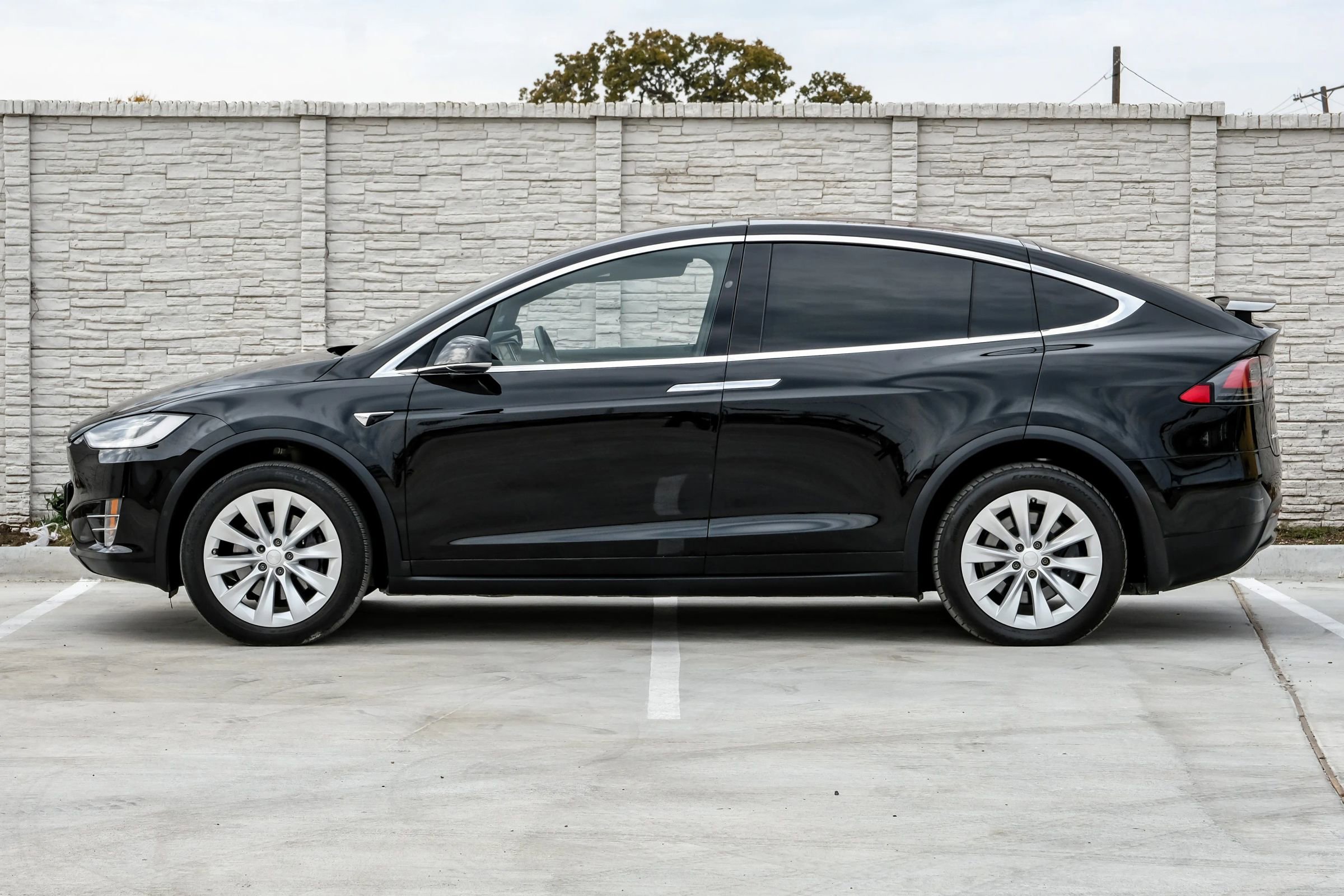 Used 2017 Tesla Model X 90D image 14