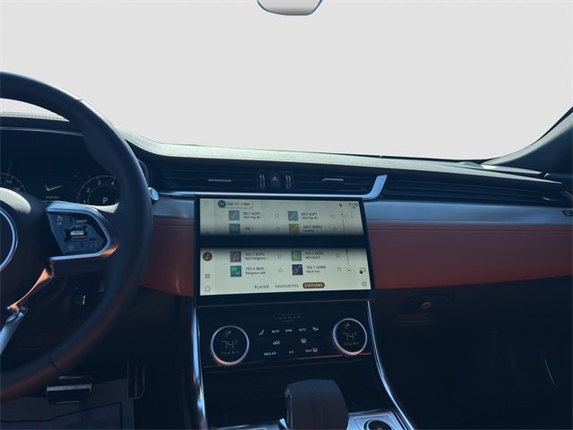 Used 2024 Jaguar XF R-Dynamic SE image 15