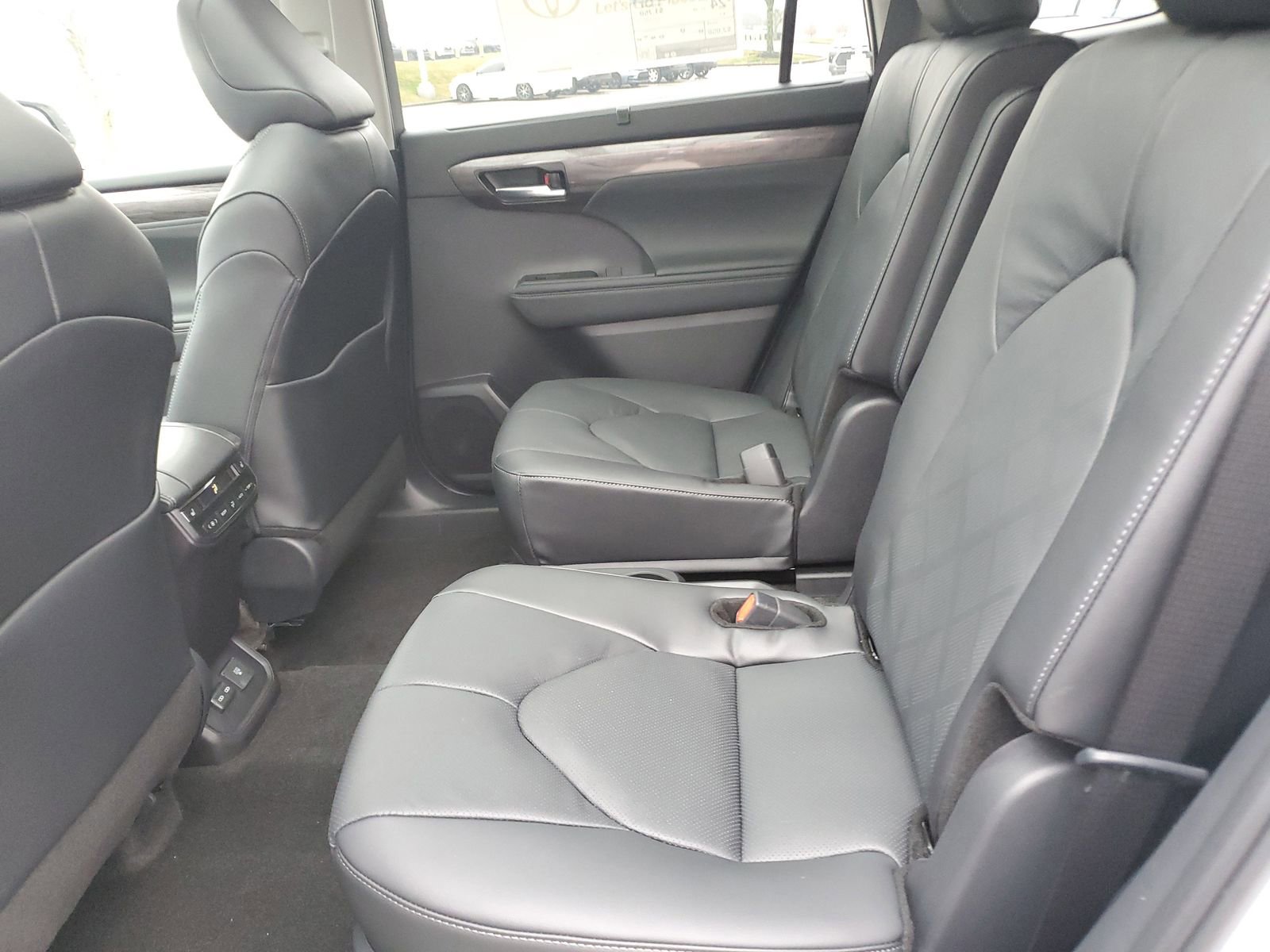 New 2026 Toyota Highlander Platinum image 13