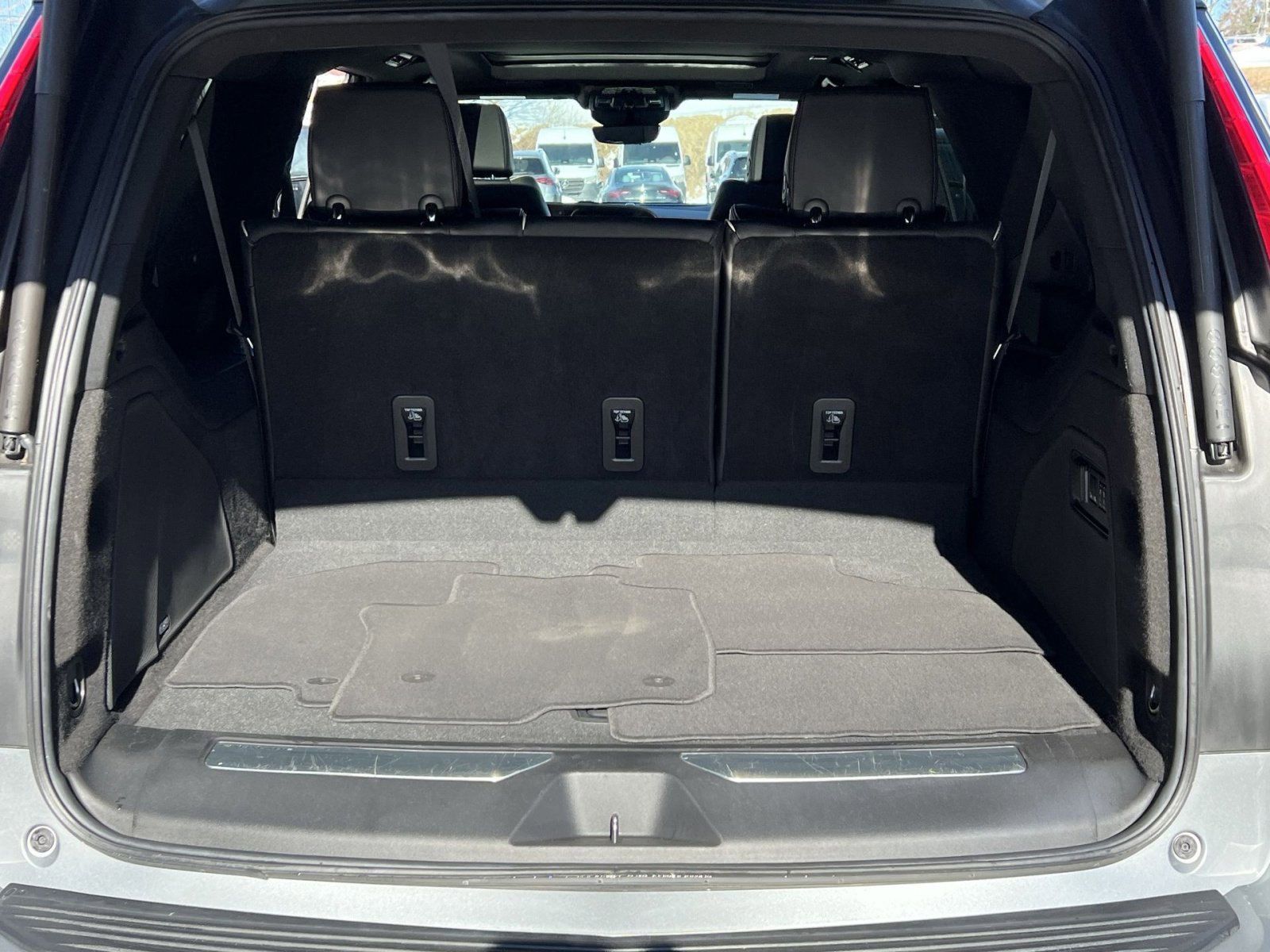 Used 2023 Cadillac Escalade ESV Premium Luxury image 25