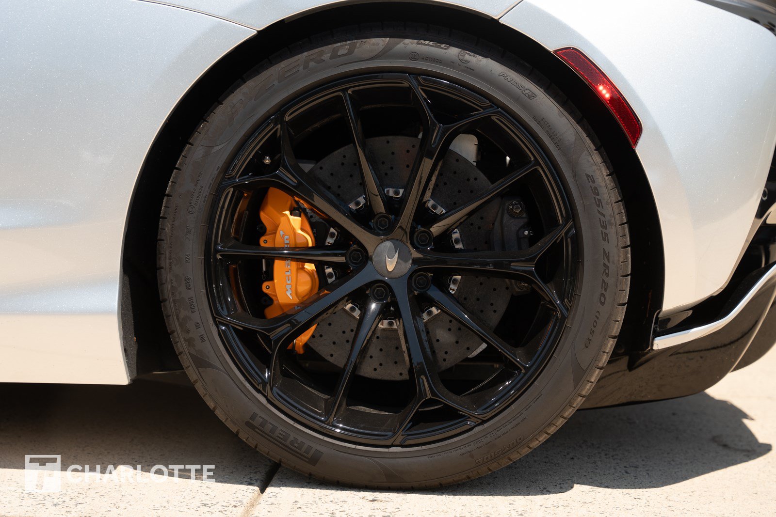 Used 2025 McLaren Artura Spider RWD image 9