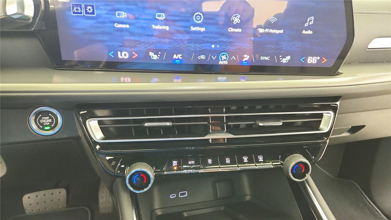 New 2026 Chevrolet Traverse LT w/ Midnight/Sport Edition AWD/4WD image 26