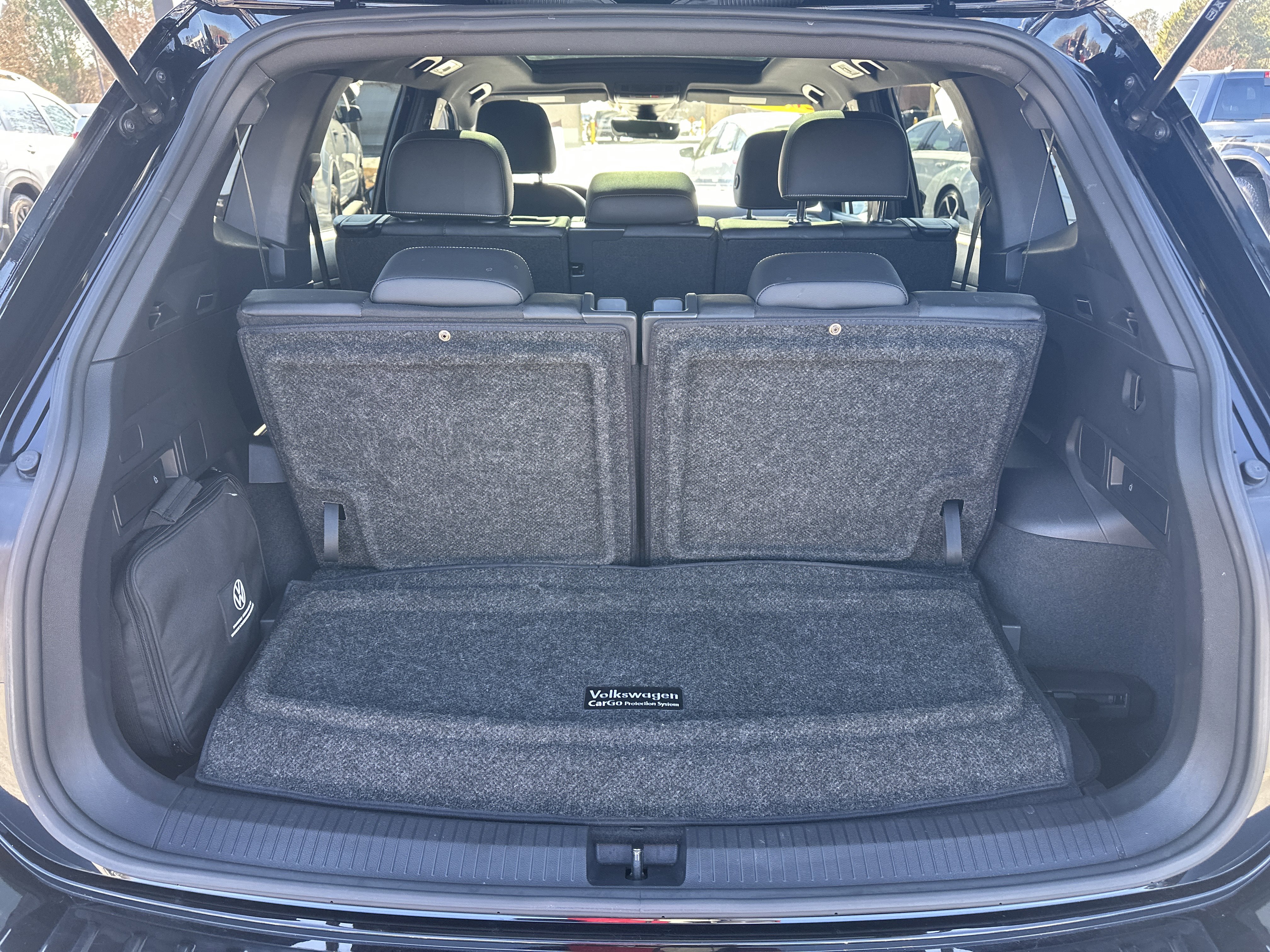 Used 2023 Volkswagen Tiguan SE R-Line image 19