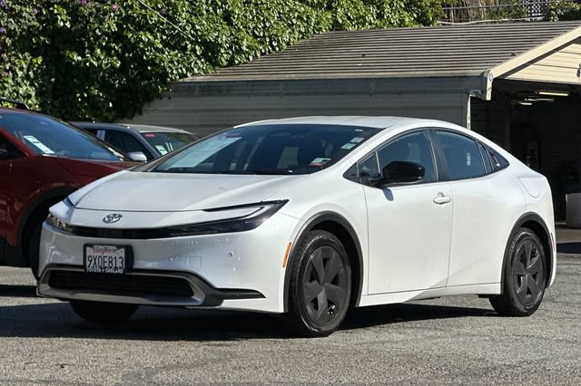 Used 2026 Toyota Prius Plug-In Hybrid FWD image 8