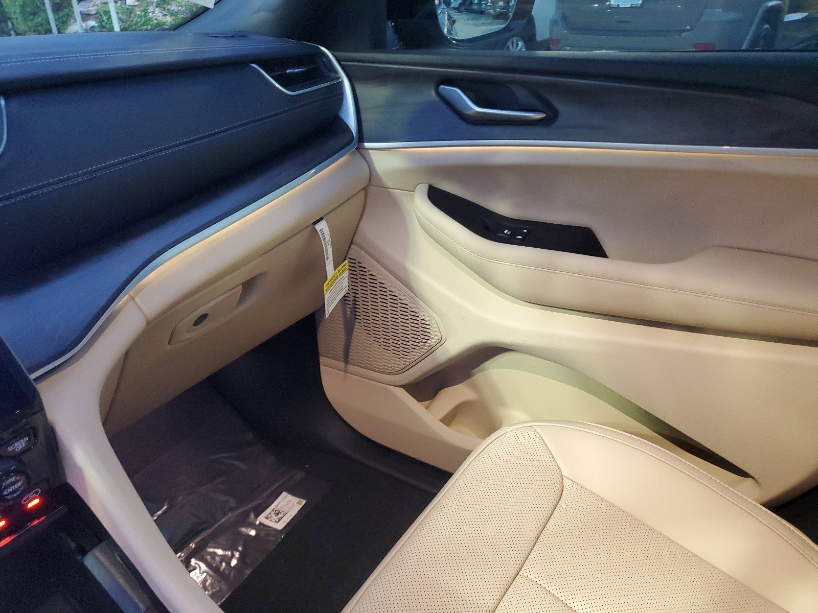 New 2025 Jeep Grand Cherokee Limited w/ Luxury Tech Group II image 26