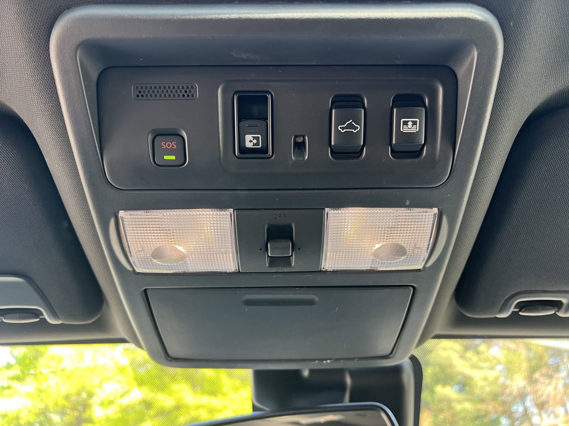 Used 2021 Nissan Titan PRO-4X w/ Pro-4x Convenience Package AWD/4WD image 14