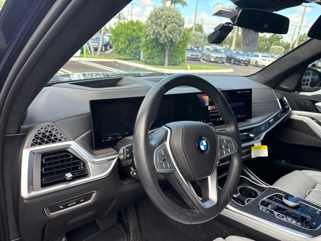 Used 2025 BMW X7 xDrive40i w/ Executive Package AWD/4WD image 5