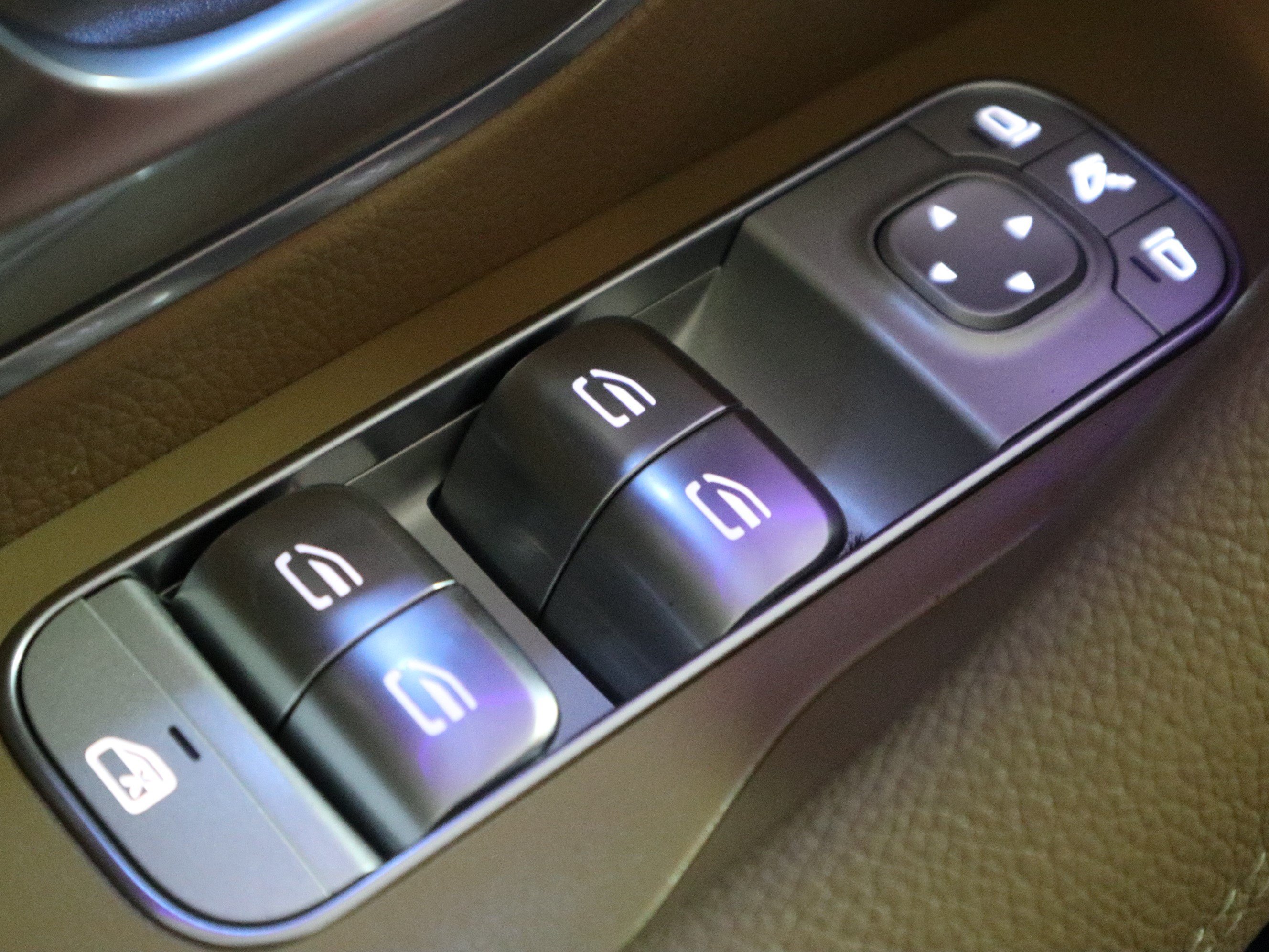 Used 2025 Mercedes-Benz GLE 350 4MATIC image 33