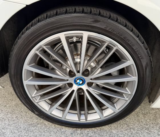 Used 2019 BMW 530e w/ Convenience Package RWD image 28