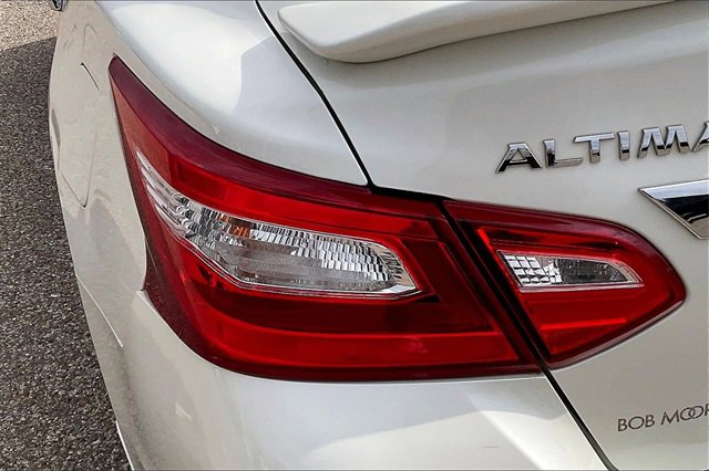 Used 2016 Nissan Altima 2.5 SL w/ Moonroof Package image 28