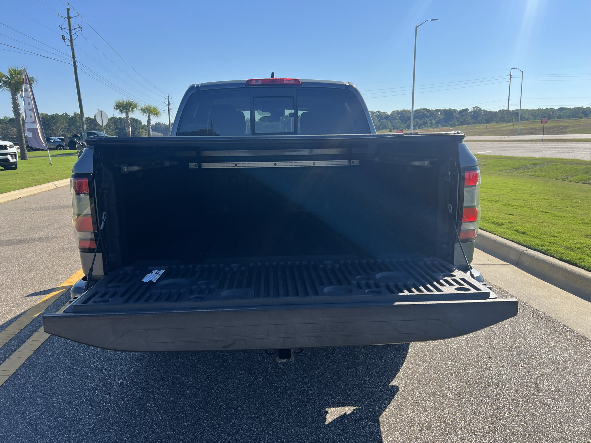 Used 2022 Nissan Frontier SV AWD/4WD image 10