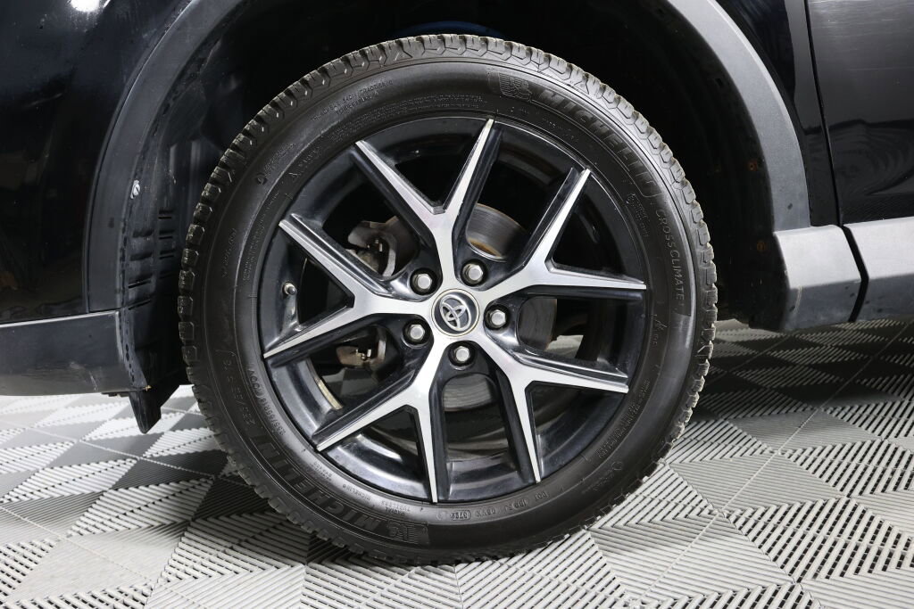 Used 2016 Toyota RAV4 SE image 9
