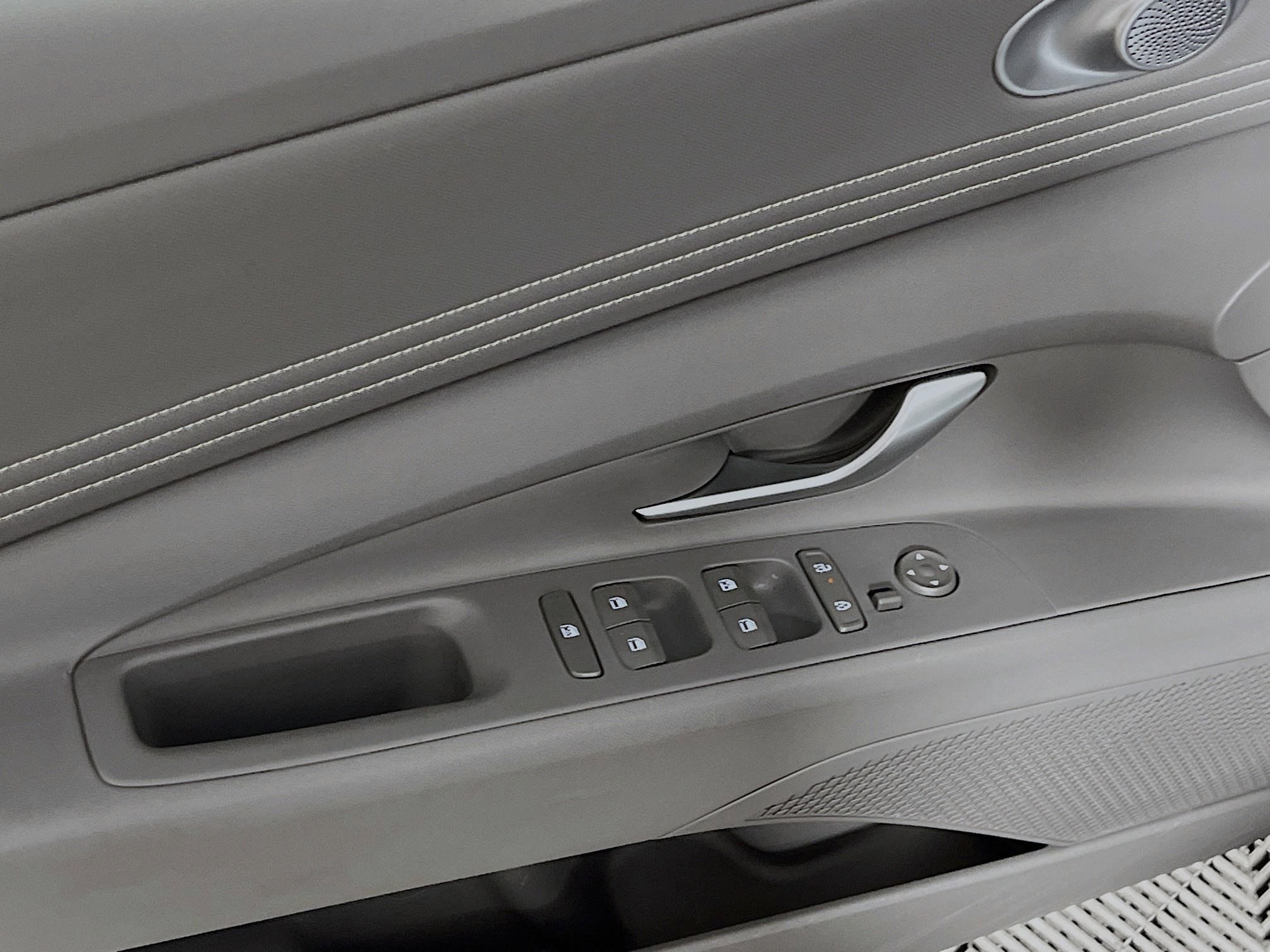 Used 2025 Hyundai Elantra SEL image 17