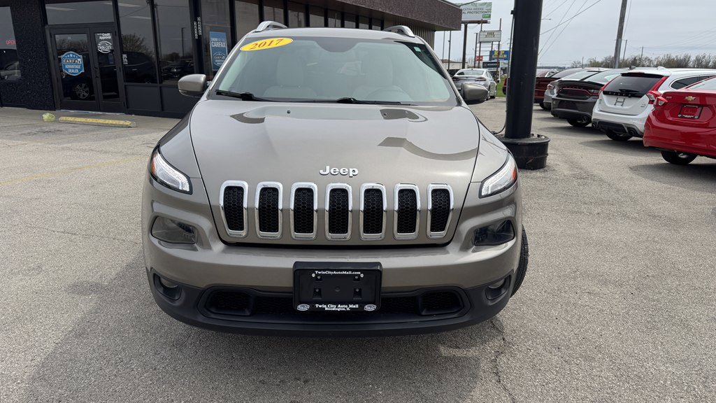 Used 2017 Jeep Cherokee Latitude w/ Safety/Convenience Group image 3