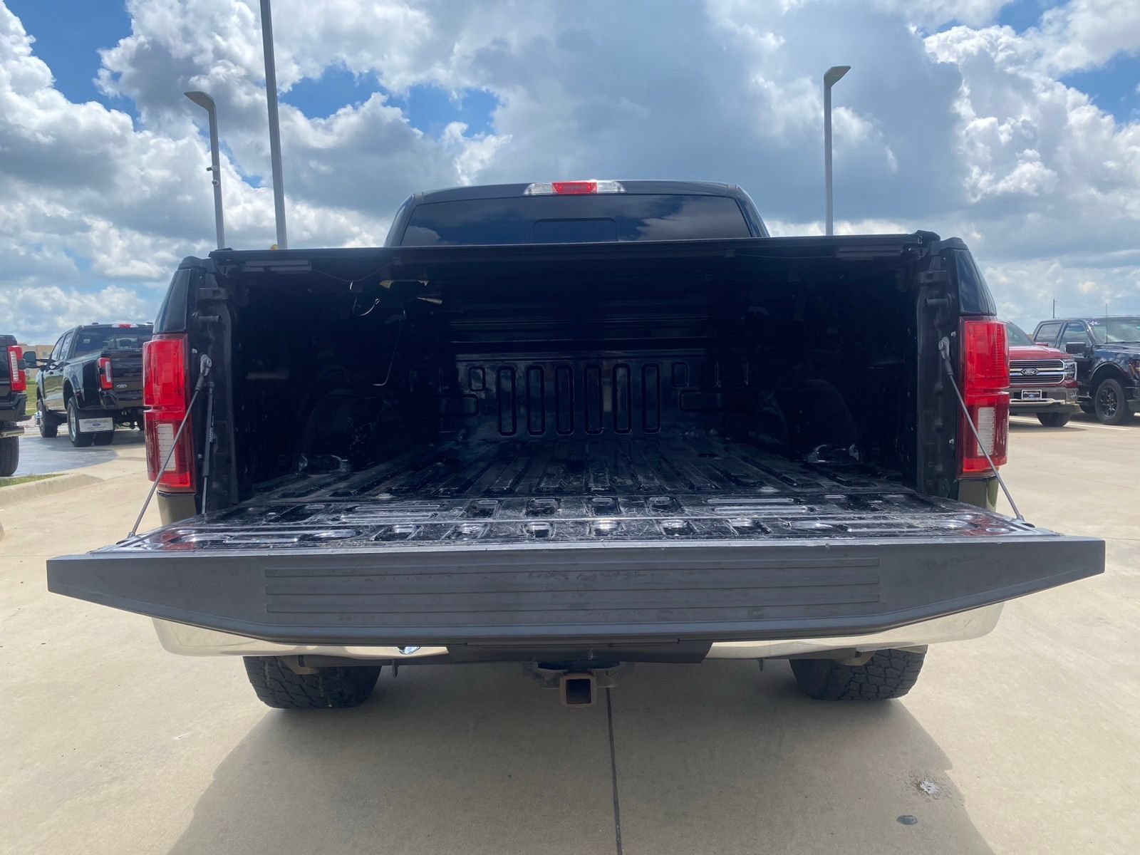 Used 2020 Ford F150 Lariat RWD image 5