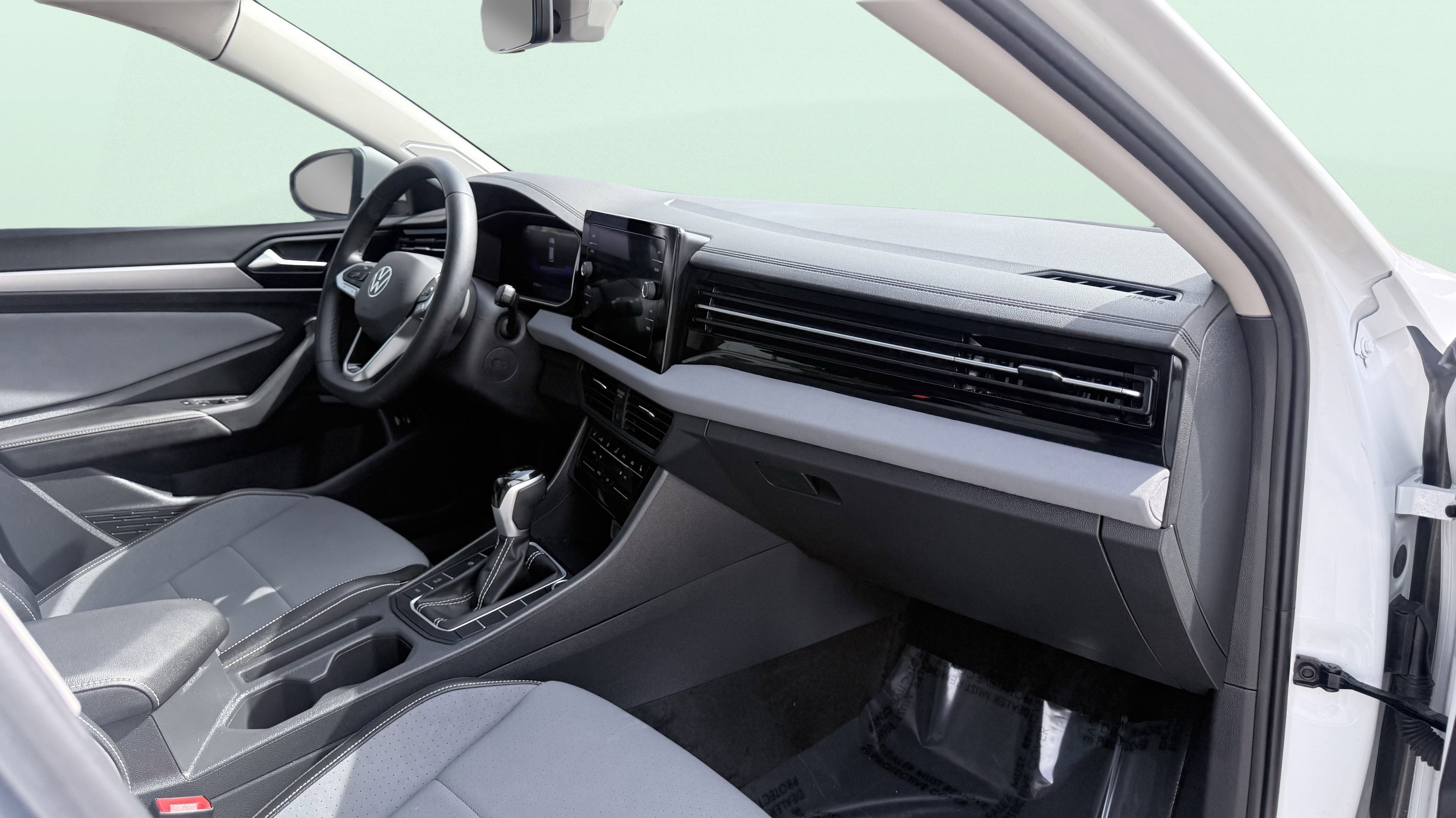 Used 2025 Volkswagen Jetta SE FWD image 43