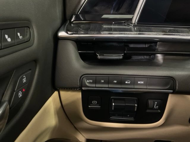 Used 2021 Cadillac Escalade Premium Luxury w/ Performance Package AWD/4WD image 22