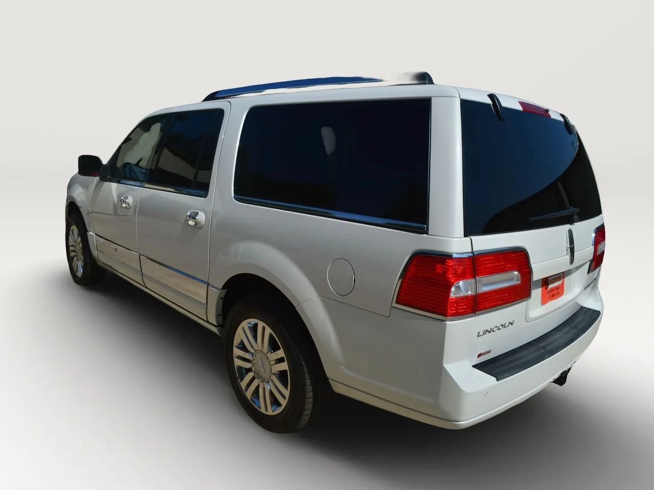 Used 2014 Lincoln Navigator L 4WD image 5