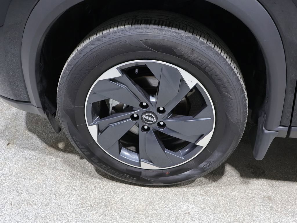 Used 2025 Nissan Rogue SV AWD/4WD image 8