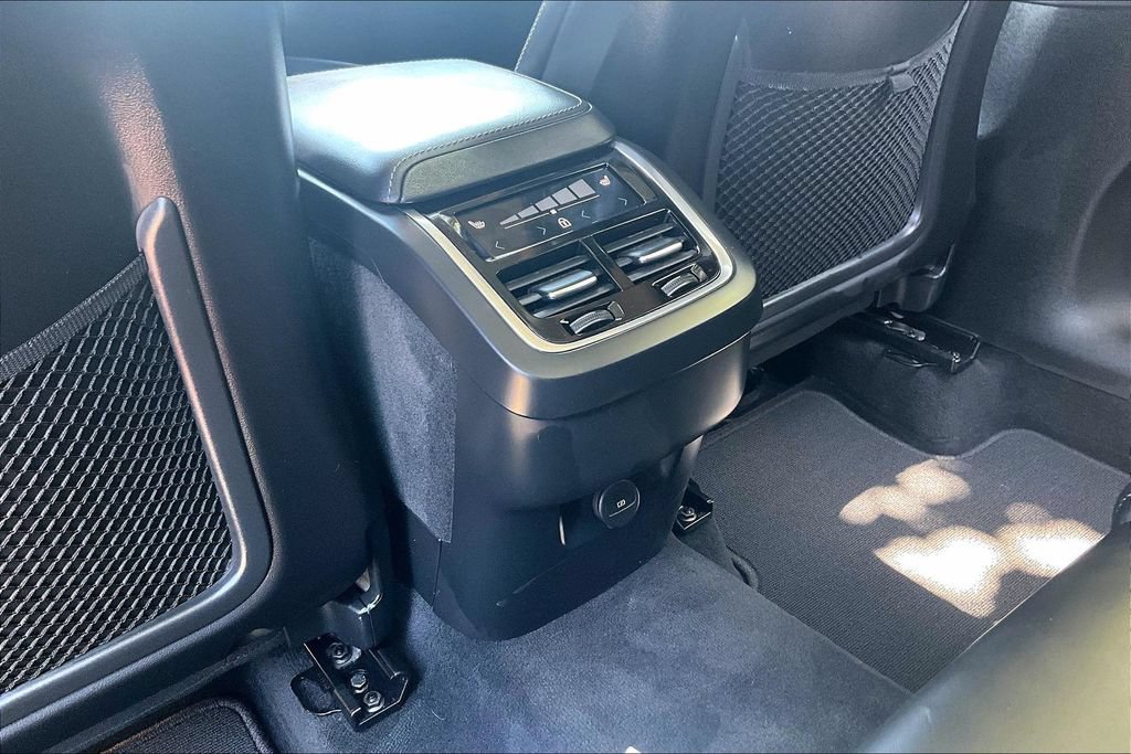 Used 2023 Volvo XC60 B5 Ultimate w/ Climate Package FWD image 31