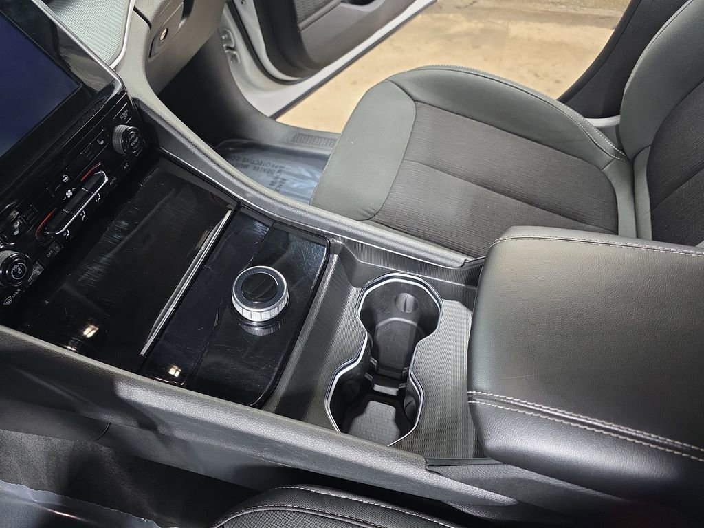 Used 2023 Jeep Grand Cherokee Laredo image 23