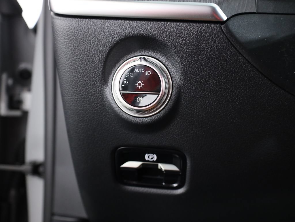 Certified 2026 Mercedes-Benz C 300 4MATIC Sedan image 8
