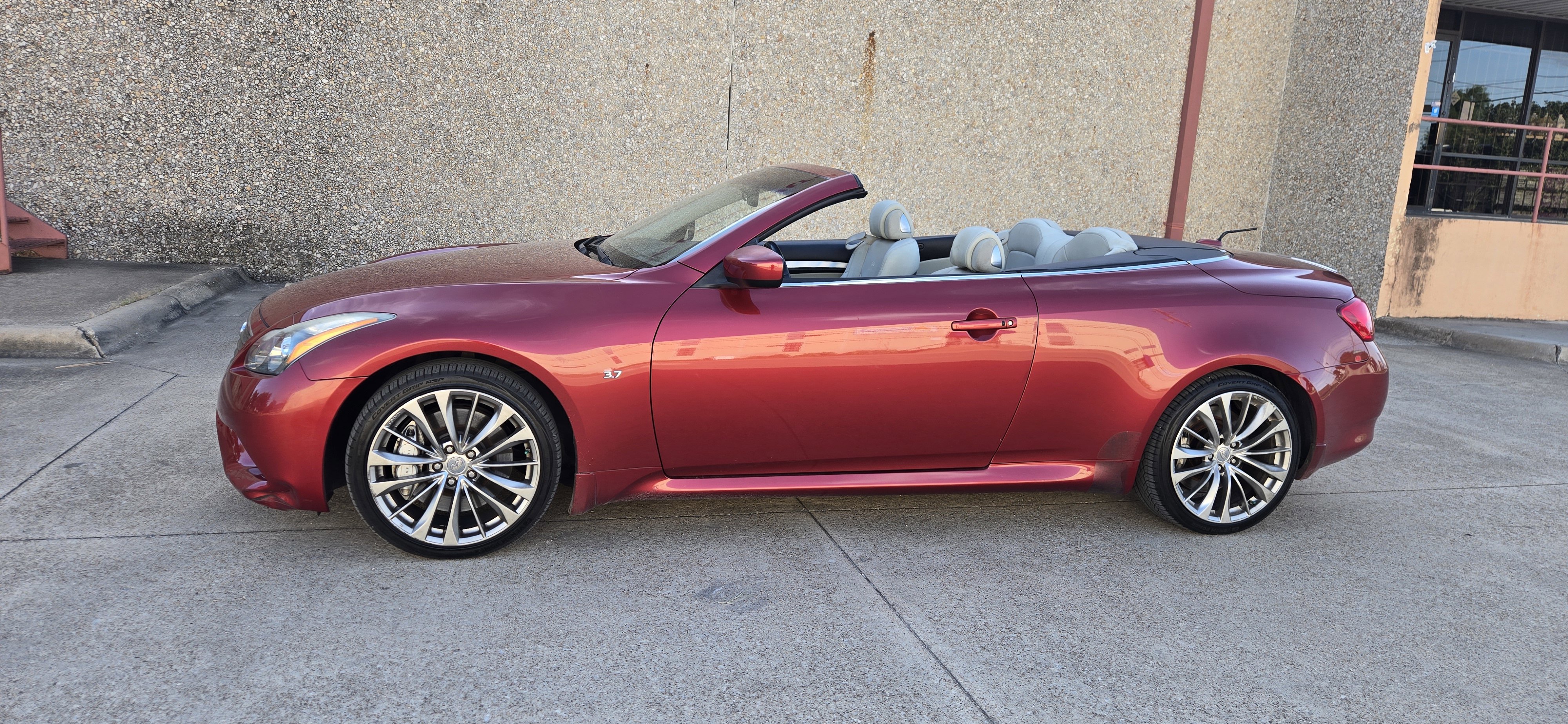 Used 2014 INFINITI Q60 Convertible w/ Premium Package RWD image 14
