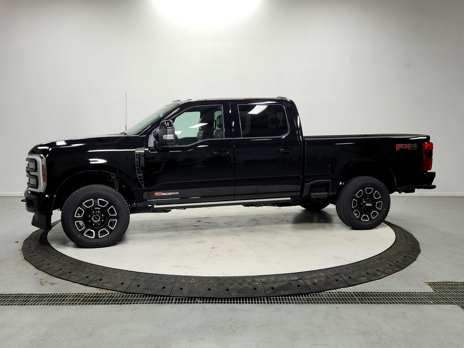 New 2026 Ford F350 Platinum w/ FX4 Off-Road Package image 4