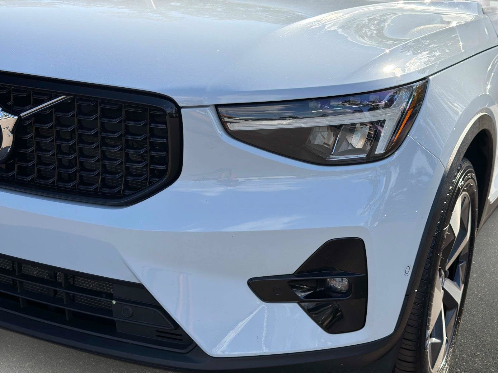 Used 2024 Volvo XC40 B5 Plus AWD/4WD image 9