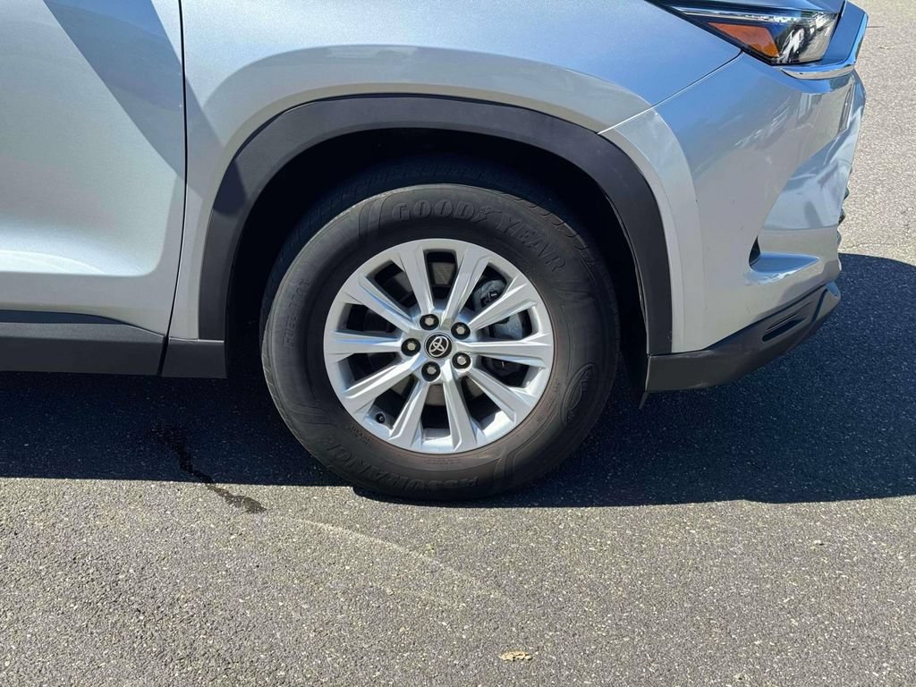 Used 2025 Toyota Grand Highlander AWD image 9