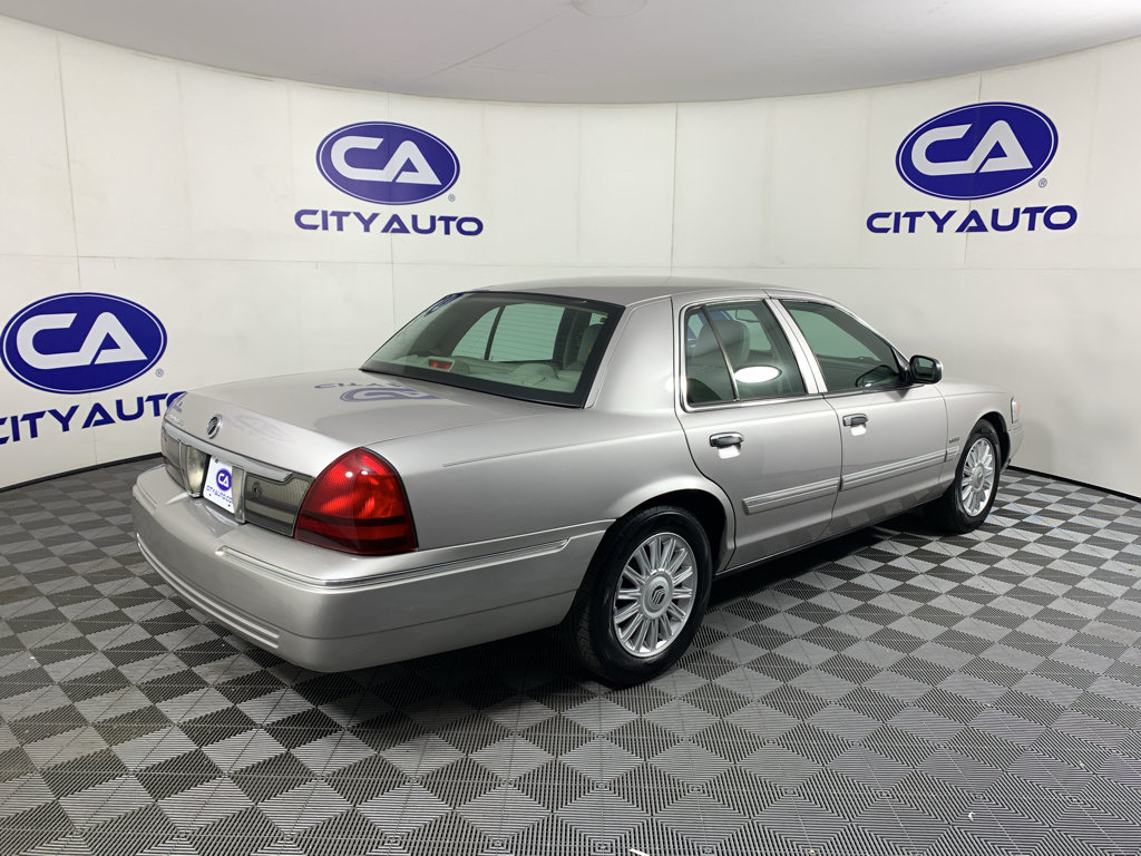 Used 2010 Mercury Grand Marquis LS RWD image 3