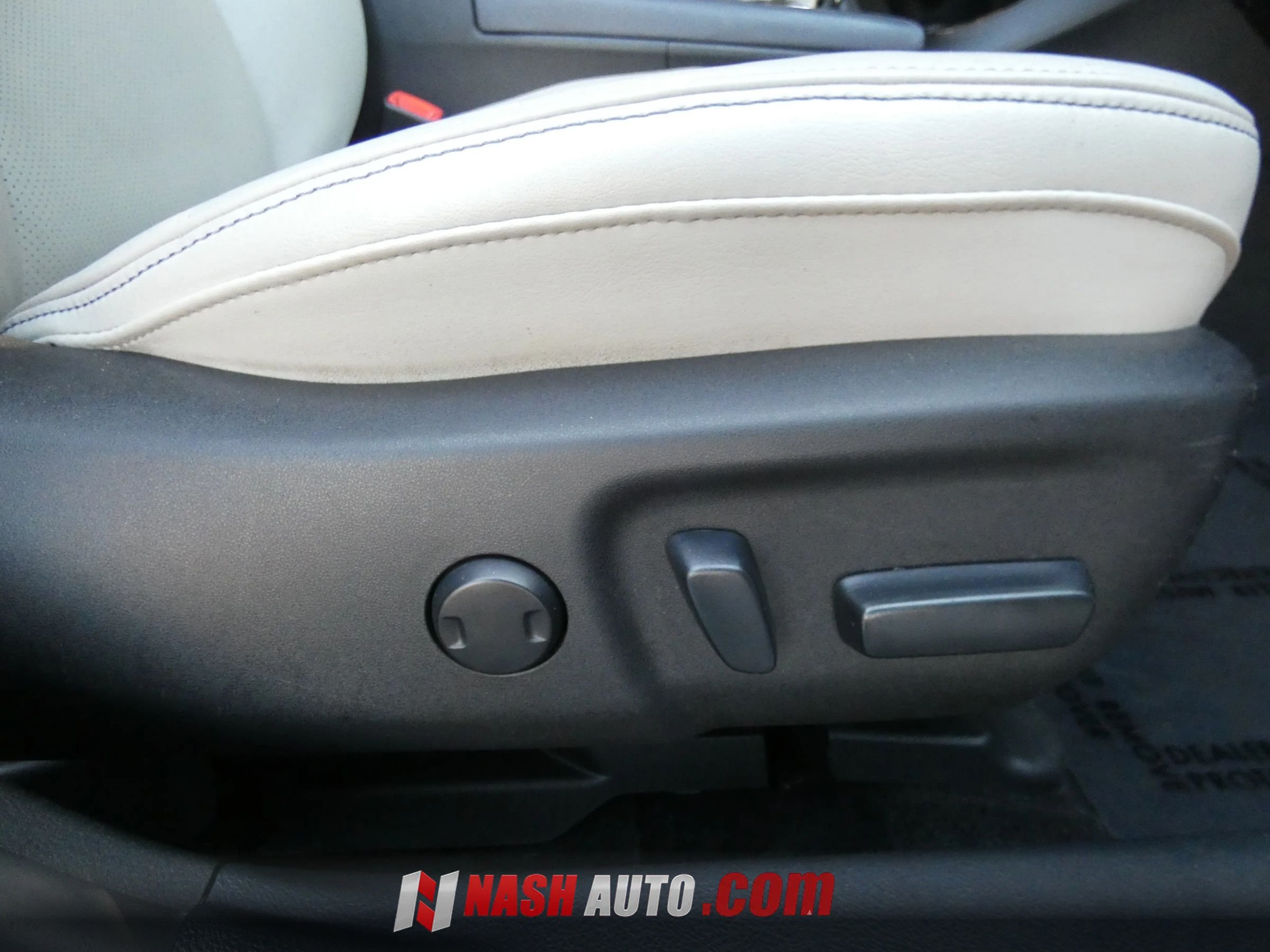Used 2014 Toyota Avalon Limited FWD image 28