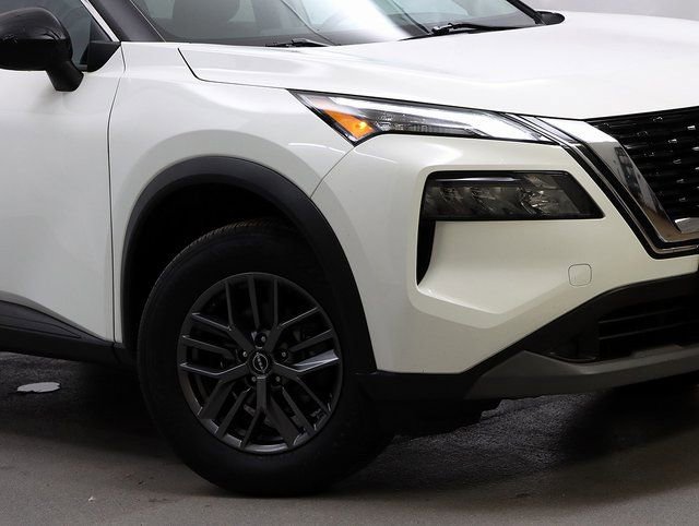 Used 2023 Nissan Rogue S video 3
