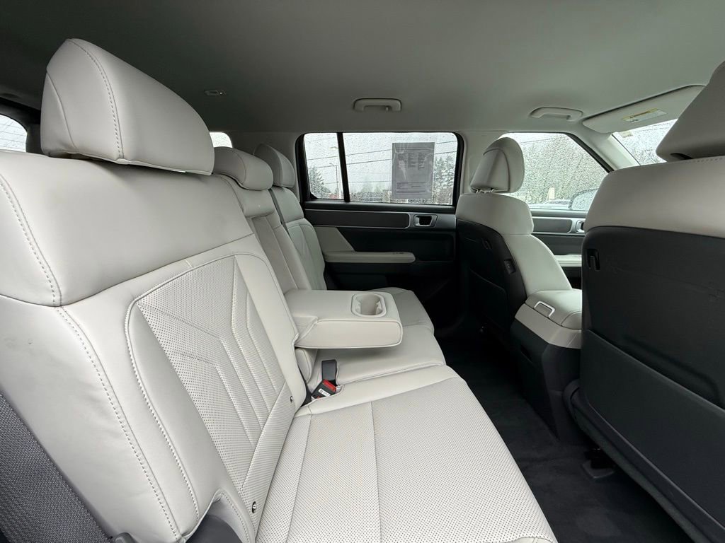 Certified 2025 Hyundai Santa Fe SEL image 18