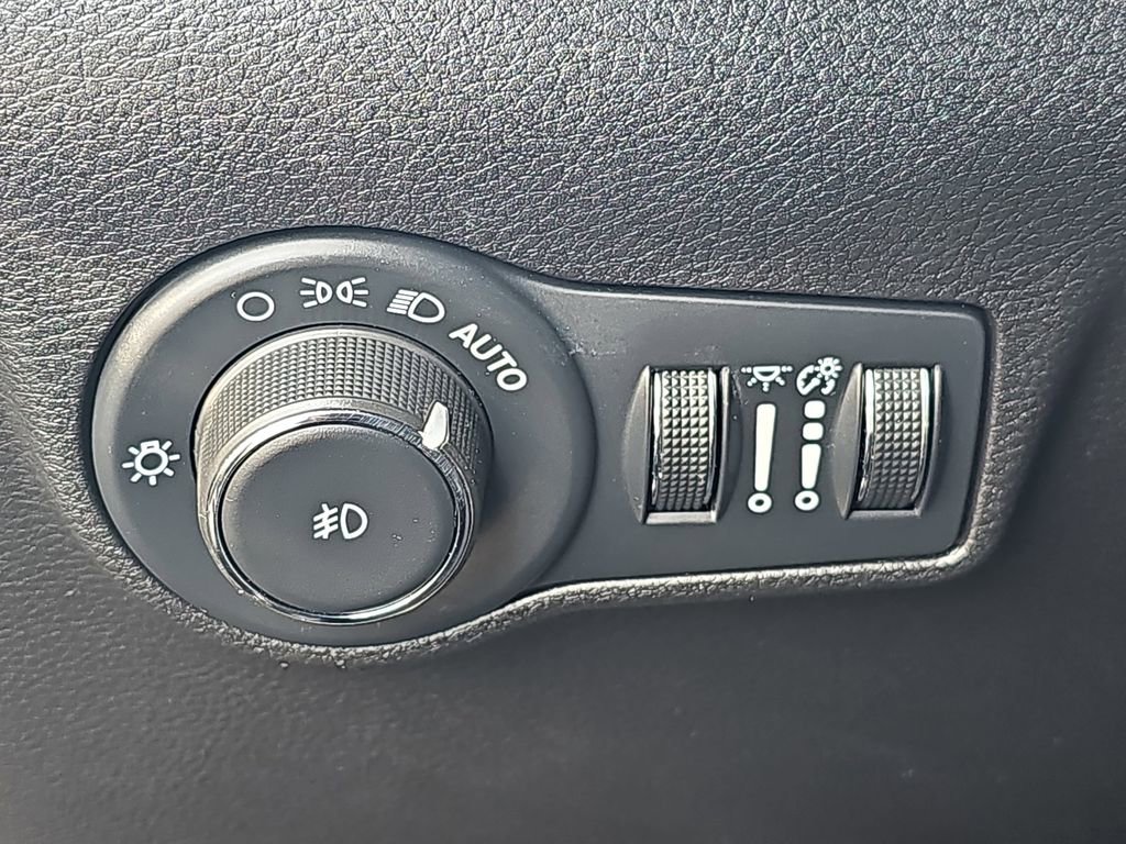 Used 2024 Jeep Compass Limited image 25