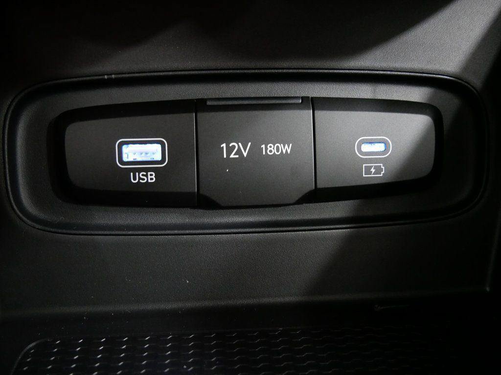 Used 2025 Hyundai Venue SEL FWD image 19