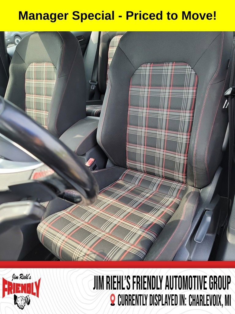 Used 2016 Volkswagen Golf S image 25