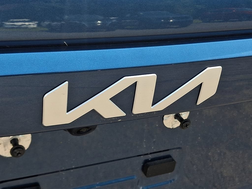 Used 2025 Kia Niro EX w/ EX Cold Weather Package FWD image 30