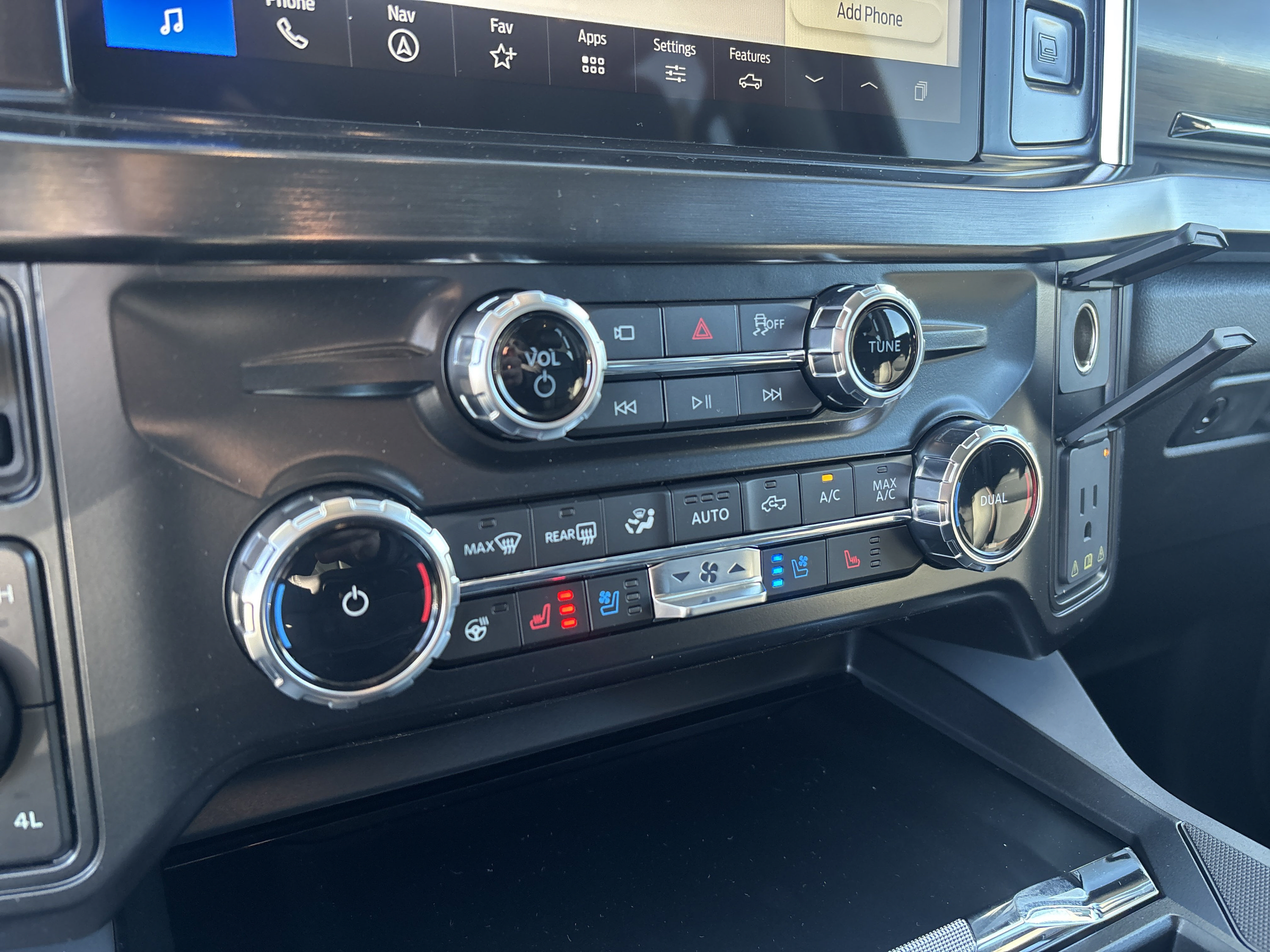 New 2027 Ford F350 Lariat w/ Lariat Premium Package AWD/4WD image 16