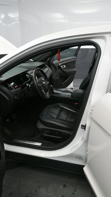 Used 2018 Ford Taurus Limited AWD/4WD image 9