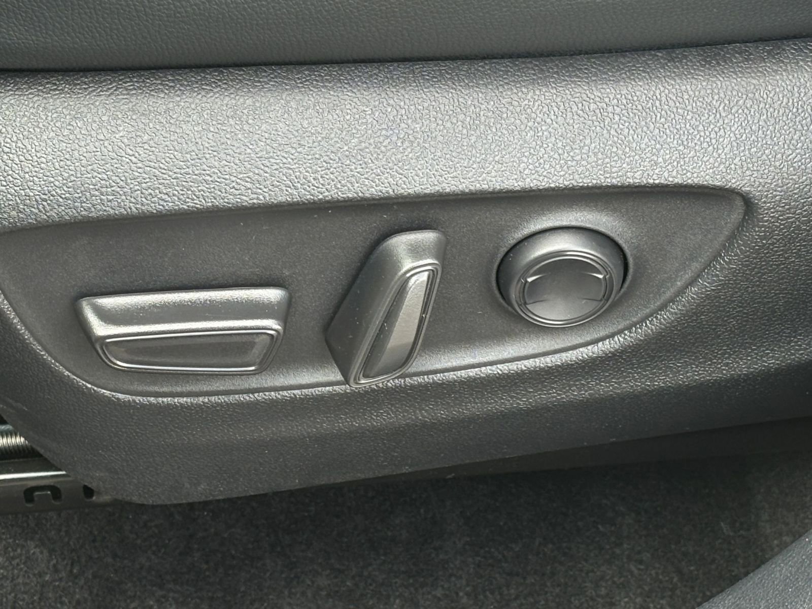 Used 2025 Toyota Grand Highlander FWD image 23