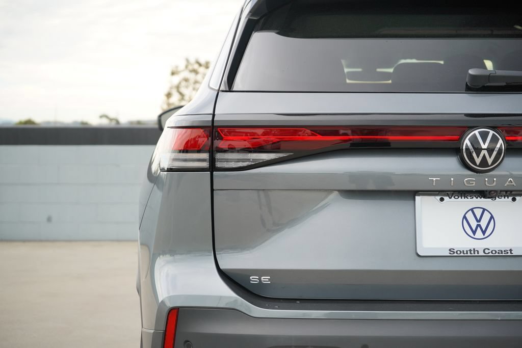 New 2026 Volkswagen Tiguan SE FWD image 8