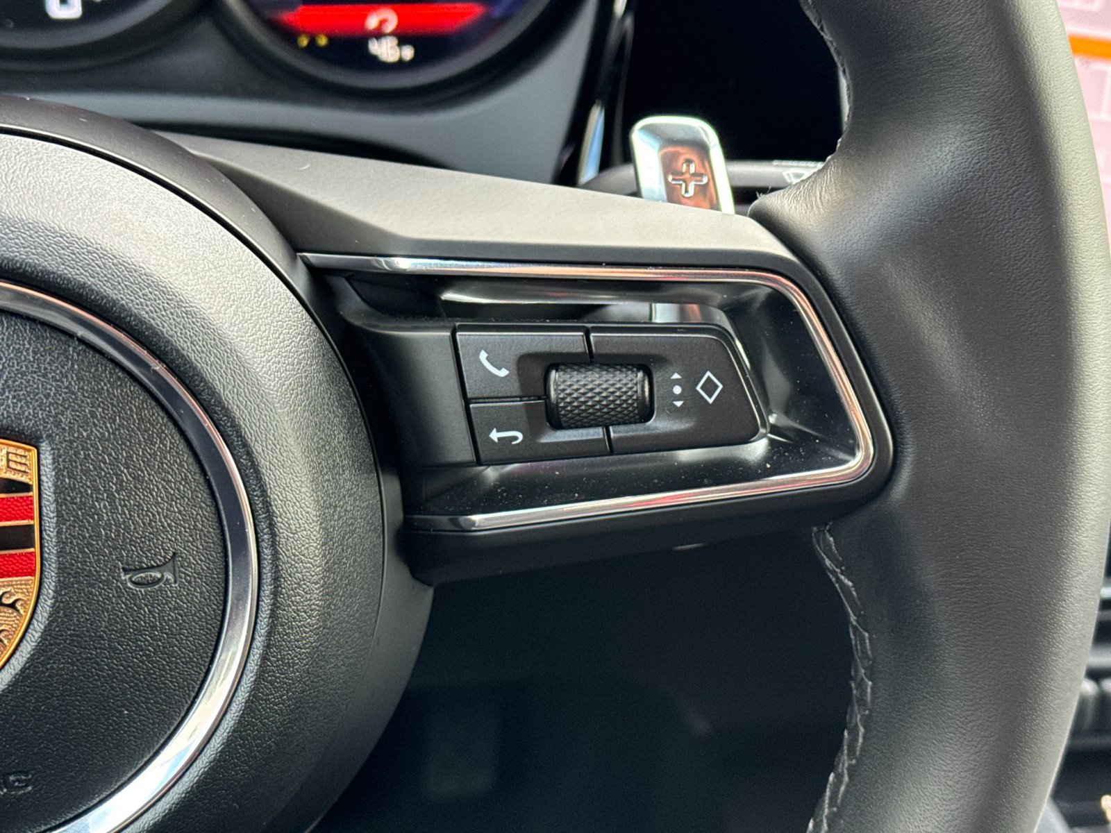 Certified 2026 Porsche Macan AWD/4WD image 28