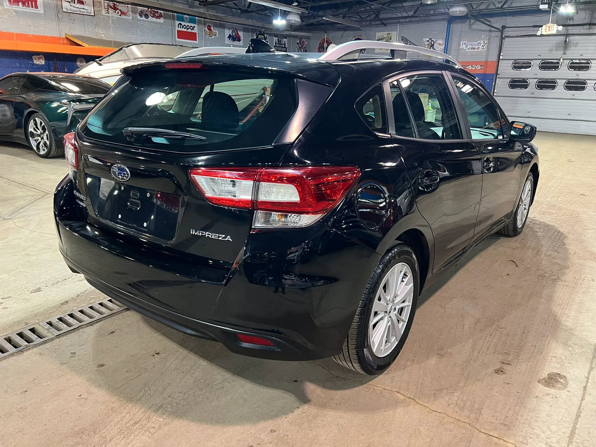 Used 2018 Subaru Impreza 2.0i Premium image 3