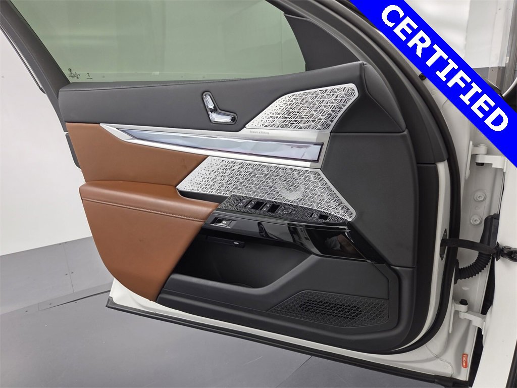 Used 2024 BMW 760i xDrive w/ Executive Package image 23