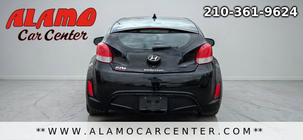 Used 2012 Hyundai Veloster w/ Style Pkg image 4