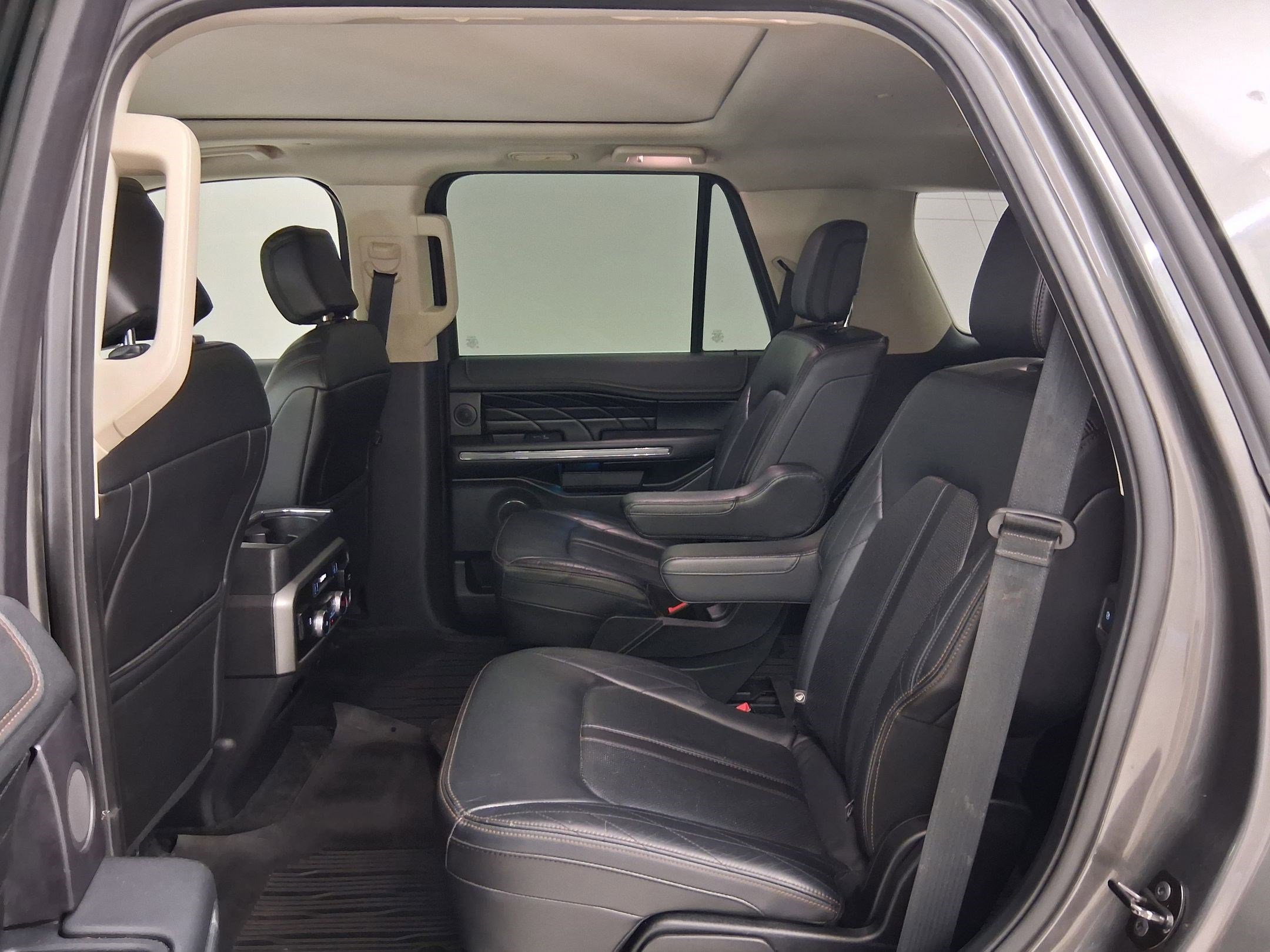 Used 2018 Ford Expedition Platinum AWD/4WD image 14