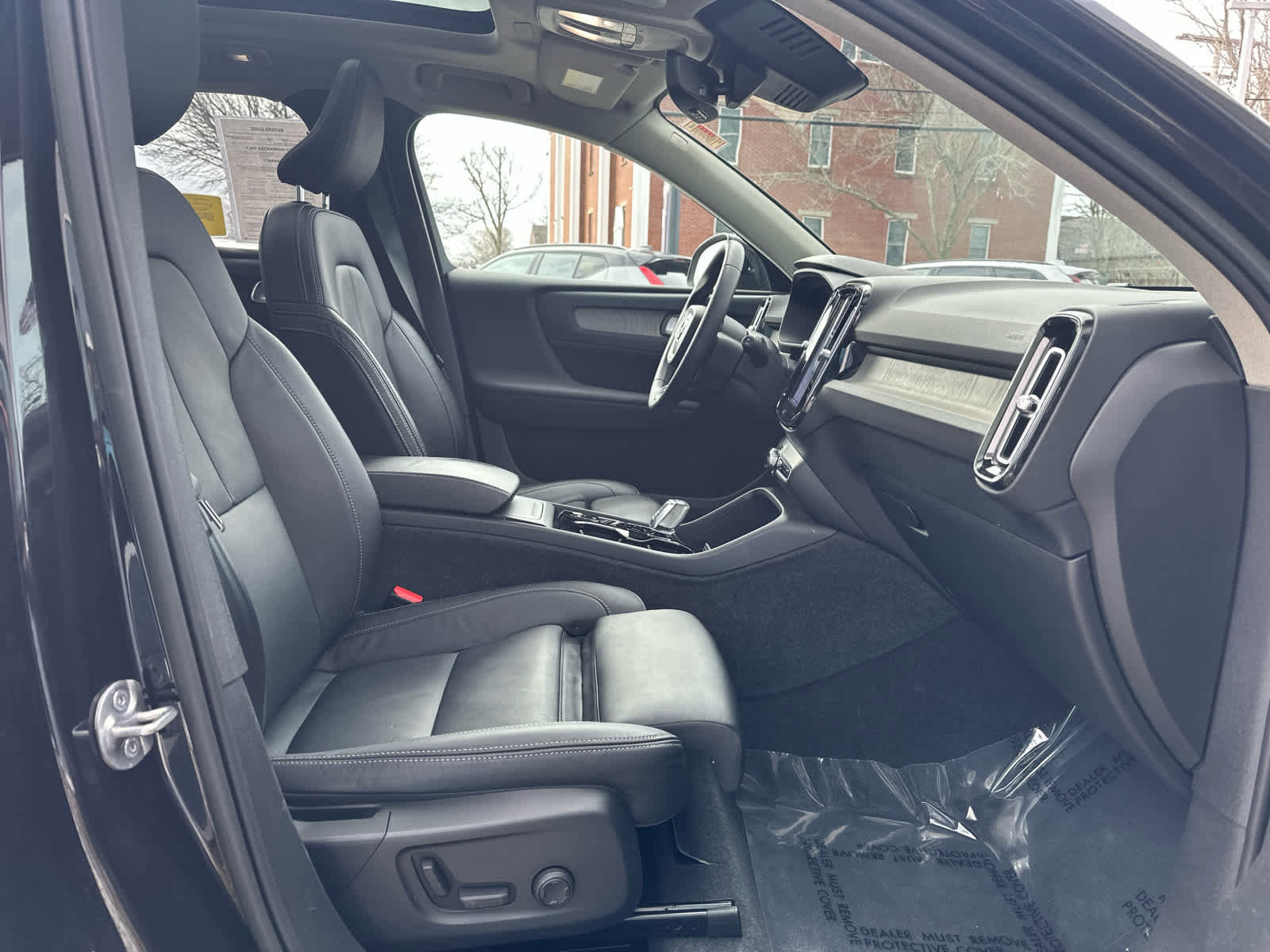 Used 2023 Volvo XC40 B5 Plus w/ Protection Package Premier image 35